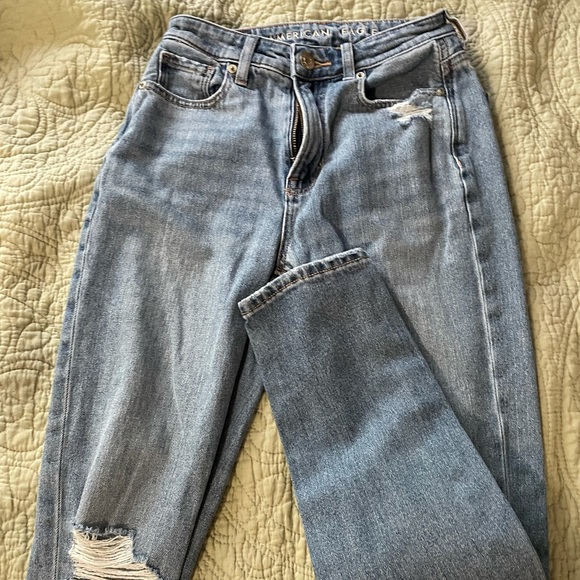 American Eagle Outfitters Denim - American Eagle Comfort Stretch Waist Band Mom Jeans